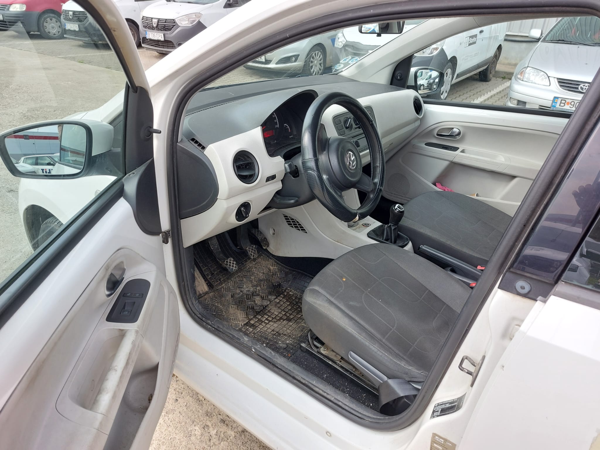 VW UP B54ZVG 2013 - Image 8